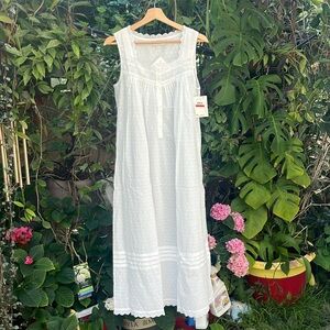 Eileen West Swiss Dot Sleeveless Cotton Nightgown White size XS